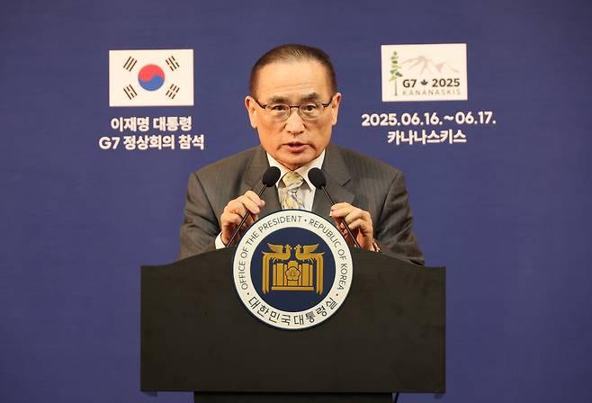 위성락 국가안보실장이 17일(현지시간) 캐나다 캘거리의 한 호텔 한국 프레스센터에서 이재명 대통령의 주요 7개국(G7) 정상회의 관련 브리핑을 하고 있다. /연합뉴스