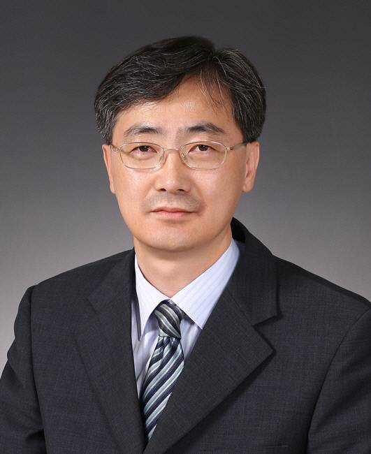 충남교육청이 신임 행정국장으로 전보발령한 김희홍 부이사관. 충남교육청 제공