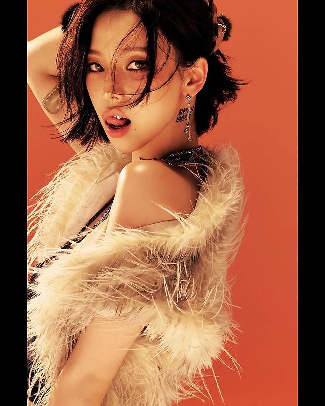 -696798195.jpg 카리나 이번앨범 컨셉사진