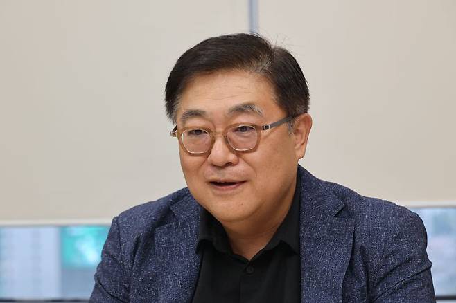 김성하 한국오라클 사장이 18일 서울 강남구 한국오라클 본사에서 오라클 클라우드의 장점에 대해 말하고 있다. 사진=서동일 기자