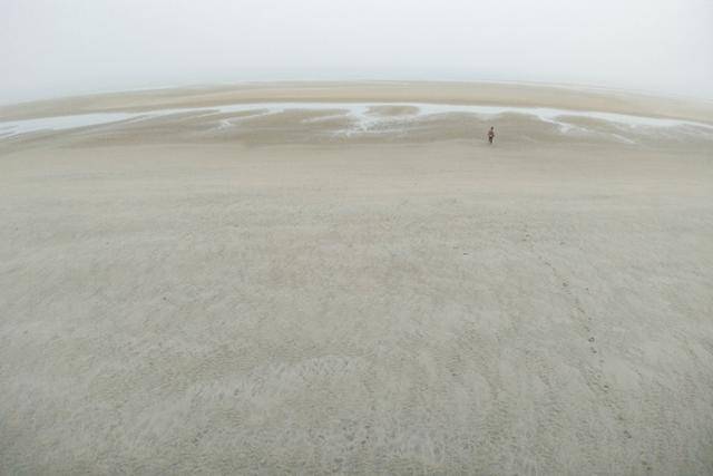 인천 대이작도 풀등의 상대적으로 낮은 지형에 바닷물이 고여 있다.