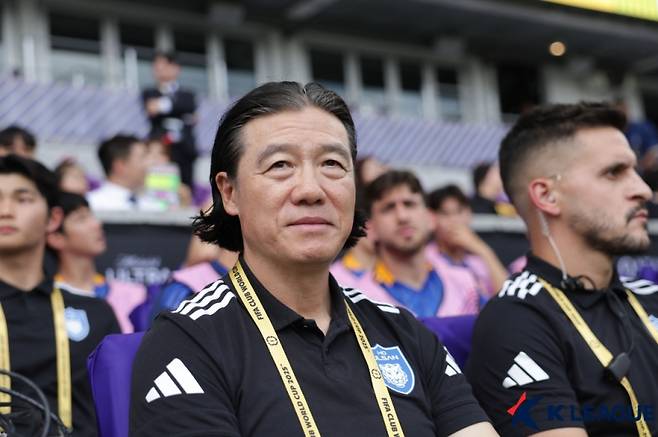 18일 미국 올랜도의 인터앤코 스타디움에서 열린 울산과 마멜로디의 2025 FIFA 클럽 월드컵 F조 1차전. 김판곤 울산 감독의 모습. 사진=프로축구연맹