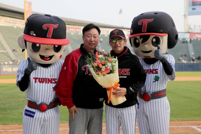 LG 차명석(왼쪽) 단장과 염경엽 감독.&nbsp;&nbsp;