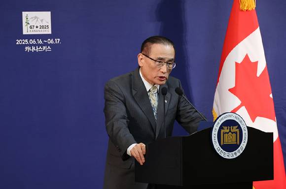 위성락 국가안보실장이 17일(현지시간) 캐나다 캘거리의 한 호텔 한국 프레스센터에서 이재명 대통령의 주요 7개국(G7) 정상회의 관련 브리핑을 하고 있다. 2025.6.18 [사진=연합뉴스]