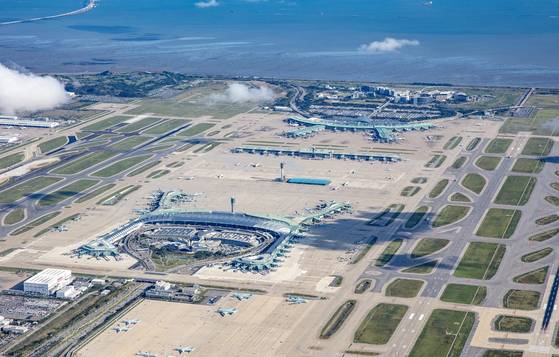 인천공항은 제5 활주로와 제3 터미널 건설 등을 주요 내용으로 하는 5단계 확장 사업을 추진하고 있다. [사진 인천공항공사]