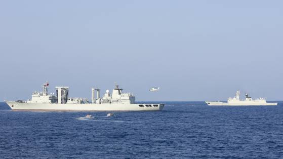 지난해 4월 중국 제46함대가 대테러 및 해적 퇴치 훈련을 하는 모습 관련 자료사진. 신화통신=연합뉴스