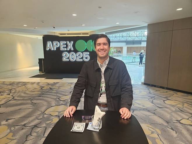 12일 싱가포르 래플스시티에서 열린 리플의 연례행사 'APEX 2025'에 참석한 에두아르노 모리슨 슈만 파이낸셜 창립자/사진=진욱 블루밍비트 기자