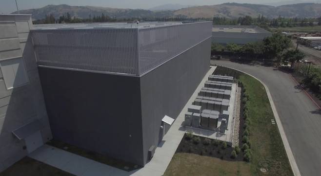 에퀴닉스 SV5 데이터센터에서 운영 중인 블룸에너지의 고체산화물 연료전지(SOFC)