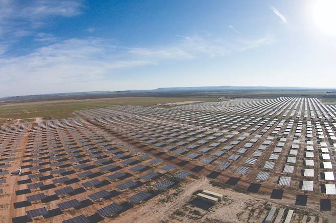 미국 텍사스주 샌안토니오 OCI에너지 태양광 단지. 사진=한국경제신문