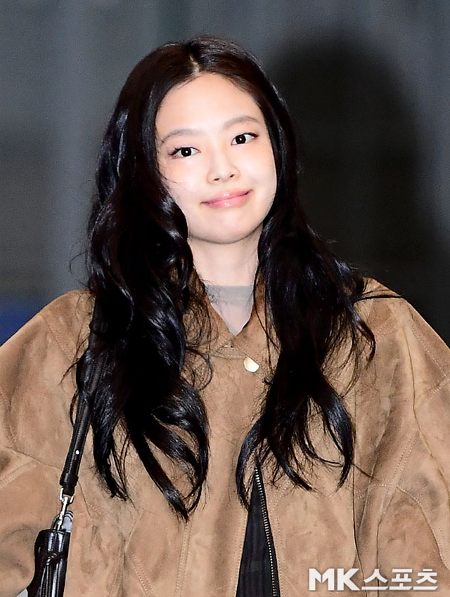 블랙핑크(BlackPink) 멤버 제니가 자신의 친아버지라고 주장한 A씨를 상대로 출판물 배포 금지의 청구 소에서 승소했다. / 사진 = 김영구 기자