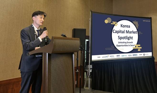 민경욱 한국거래소 코스닥시장본부장이 전날 미국 보스턴에서 열린 "코리아 캐피탈 마켓 스포트라이트(Korea Capital Market Spotlight)' 행사에 앞서 인사말을 하고 있다./사진제공=한국거래소