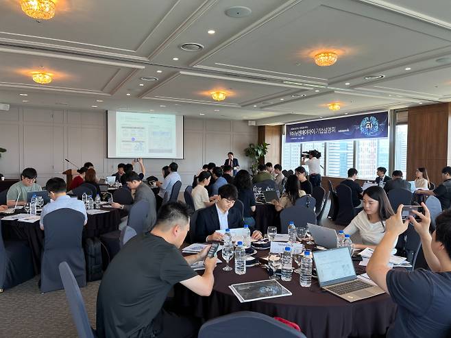 구독형 AI 기업 뉴엔AI가 막판 투심 잡기에 나섰다. 사진은 뉴엔AI 기업설명회./사진=뉴엔AI