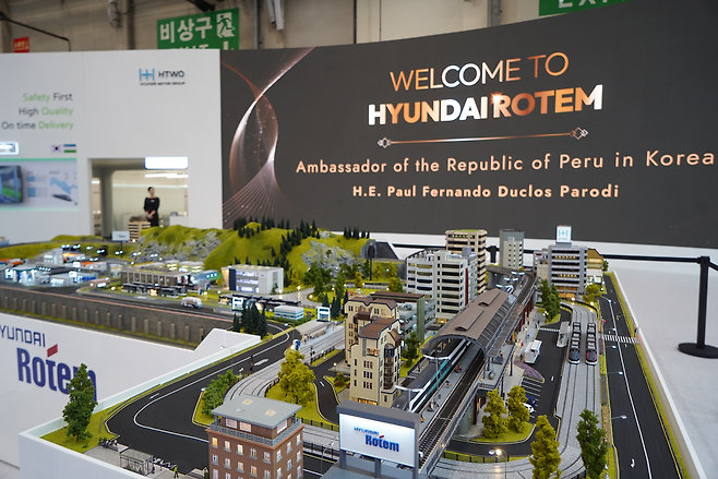 현대로템 부스에 마련된 수소사회 모형 [현대로템 제공]