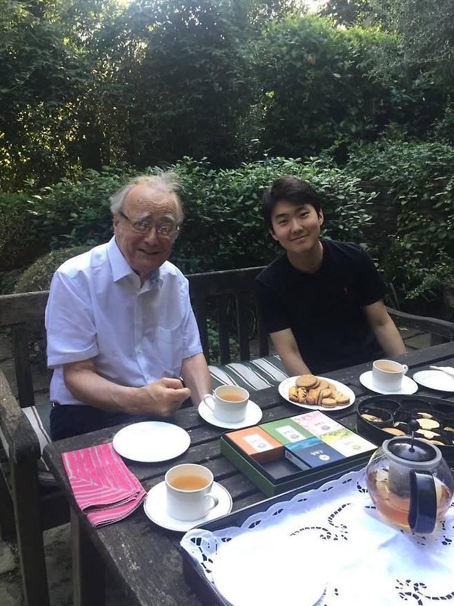 피아니스트 알프레드 브렌델과 조성진 [조성진 페이스북]