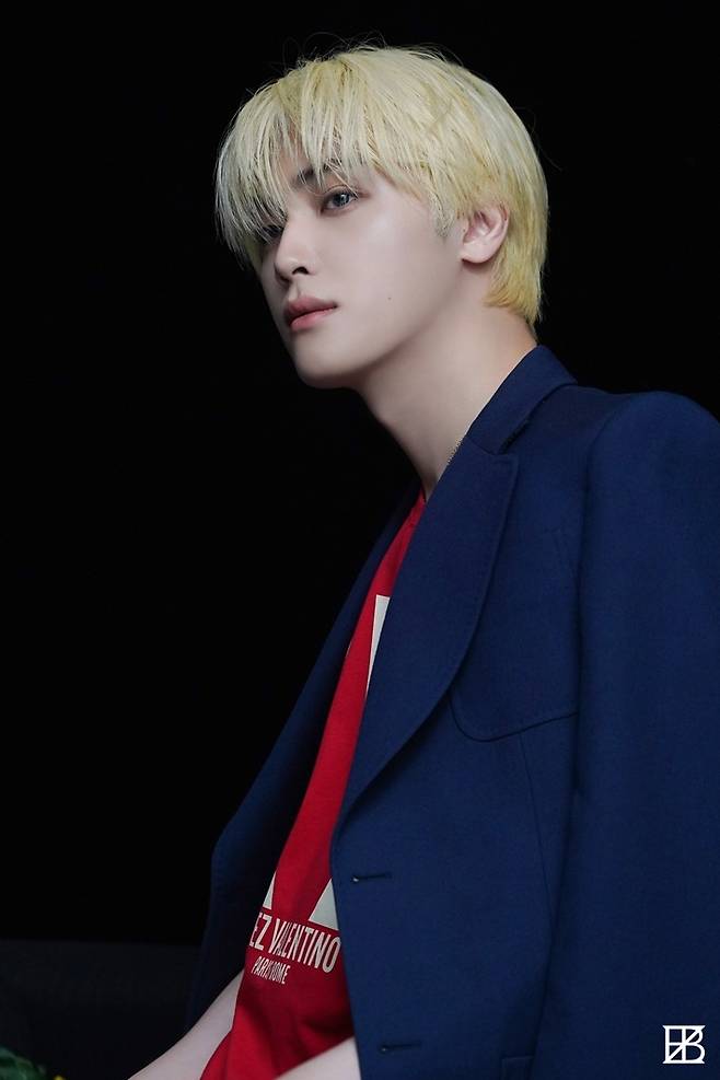 18일 팀 탈퇴와 원헌드레드 전속계약 소식을 알린 주학년. 더보이즈 공식 트위터