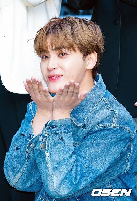 [OSEN=민경훈 기자] 22일 오전 서울 영등포구 여의도동 KBS 신관에서 KBS 2TV ‘뮤직뱅크’ 리허설이 진행됐다.더보이즈 주학년이 출근길에 포즈를 취하고 있다. 2024.03.22 /rumi@osen.co.kr