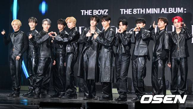 [OSEN=박준형 기자] 20일 오후 서울 광진구 예스24 라이브홀에서 그룹 더보이즈(THE BOYZ)의 미니 8집 '비 어웨이크'(BE AWAKE)' 컴백 쇼케이스가 진행됐다. 더보이즈가 포즈를 취하고 있다. 2023.02.20 / soul1014@osen.co.kr