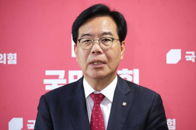 ▲국민의힘 송언석 원내대표가 18일 국회 원내대표실에서 당 3선, 4선 의원들과 간담회를 마친 뒤 발언하고 있다. ⓒ연합뉴스