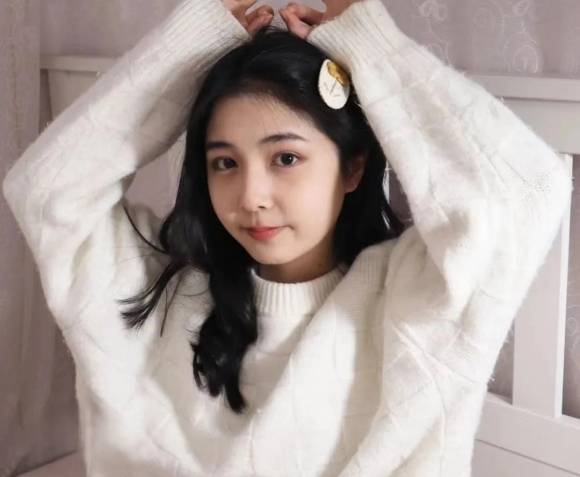 중국에서 ‘제2의 밀크티녀’로 불리는 장선신란. 바이두 캡처