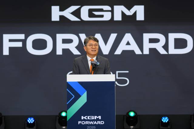 곽재선 KG모빌리티 회장이 17일 경기도 평택 본사에서 열린 ‘KGM 포워드(FORWARD)’ 행사에서 인사말을 하고 있다. 사진 제공=KGM