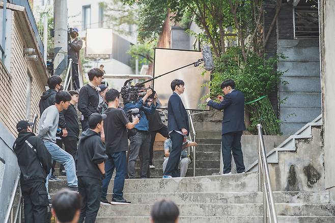 웨이브 오리지널 드라마 ‘ONE:하이스쿨 히어로즈’ 촬영장 이미지. 사진 웨이브