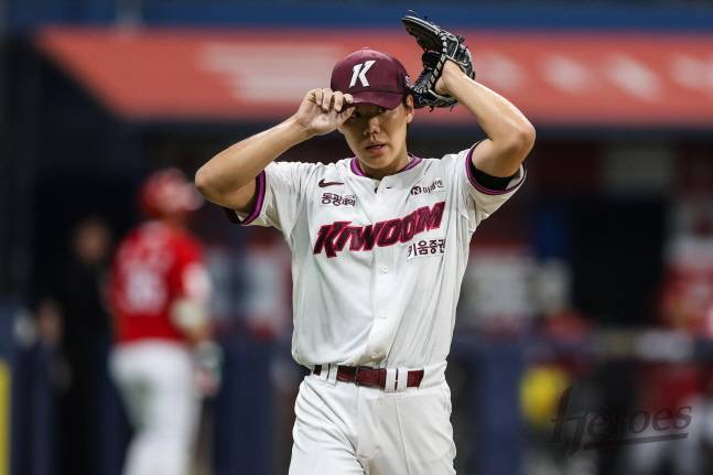 김윤하가 6회초 강판되고 있다. /사진=키움 히어로즈 제공