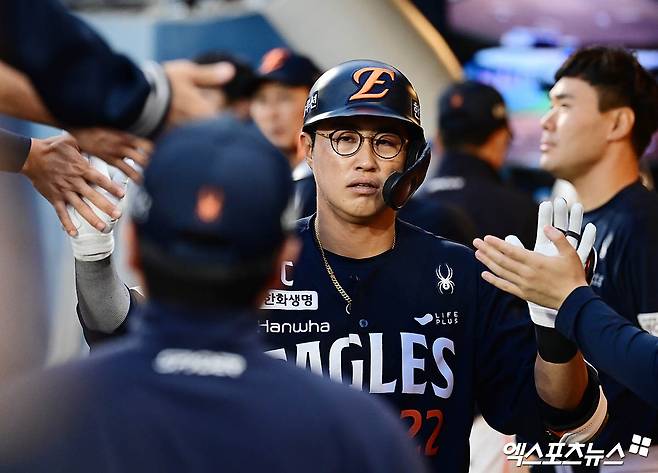 한화 이글스 캡틴 채은성이 17일 부산 사직야구장에서 열린 2025 신한 SOL Bank KBO리그 롯데 자이언츠와의 팀 간 8차전에서 4타수 2안타를 기록, 팀의 6-0 승리와 5연승에 힘을 보탰다. 사진 엑스포츠뉴스 DB