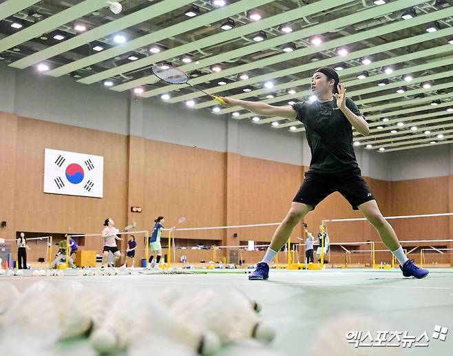 17일 오전 충북 대한체육회 진천국가대표선수촌에서 열린 배드민턴 국가대표팀 미디어데이, 안세영이 훈련에 임하고 있다. 진천, 김한준 기자