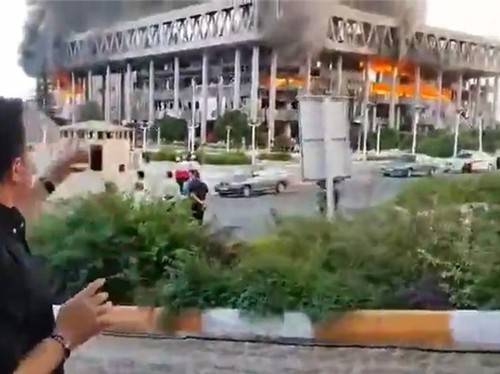 이스라엘의 공격 받은 이란 국영방송 본사 [독자 제공. 연합뉴스 재판매 및 DB 금지]