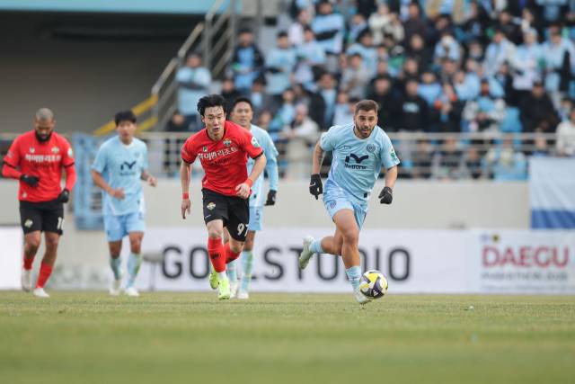 지난 2월 16일 대구FC와 강원FC의 경기 모습. 한국프로축구연맹 제공