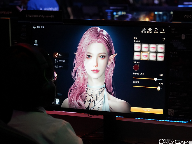 캐릭터 꾸미기에 많은 공을 들일 수 있었다.