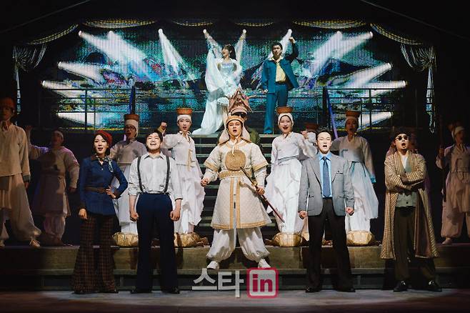 뮤지컬 ‘더 퍼스트 그레잇 쇼’ 공연의 한 장면(사진=세종문화회관)