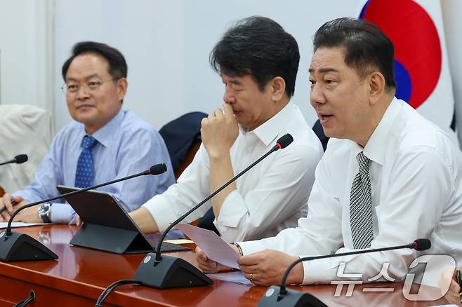 김병기 더불어민주당 대표 직무대행 겸 원내대표가 19일 오전 서울 여의도 국회에서 열린 정책조정회의에 참석해 모두 발언하고 있다. 2025.6.19/뉴스1 ⓒ News1 안은나 기자