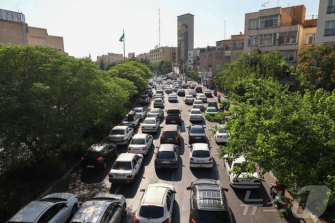 15일(현지시간) 이란 테헤란을 빠져나가려는 차량 행렬. 25.06.15 ⓒ AFP=뉴스1 ⓒ News1 김예슬 기자
