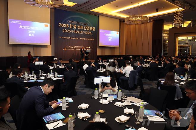 다이빙 주한중국대사가 19일 오전 인천시 연수구 쉐라톤그랜드인천호텔에서 열린 '2025 한·중 경제 산업 포럼'에서 축사를 하고 있다. 2025.6.19/뉴스1 ⓒ News1 황기선 기자