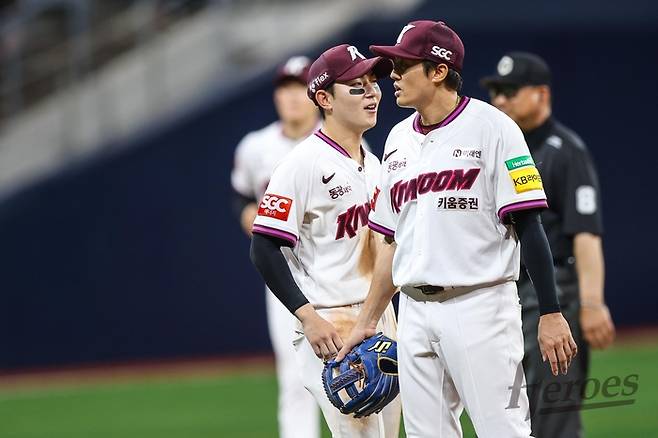 오선진이 유격수 수비 위치에서 3루를 바라보고 있다. 사진 | 키움 히어로즈