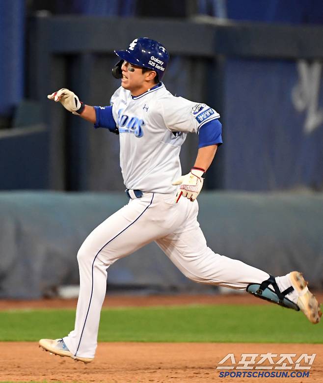 24일 대구 라이온즈파크에서 열린 삼성 라이온즈와 KIA 타이거즈의 경기. 3회말 1사 3루 삼성 김영웅이 안타를 날린 뒤 3루까지 진루하고 있다. 대구=박재만 기자 pjm@sportschosun.com/2025.04.24/