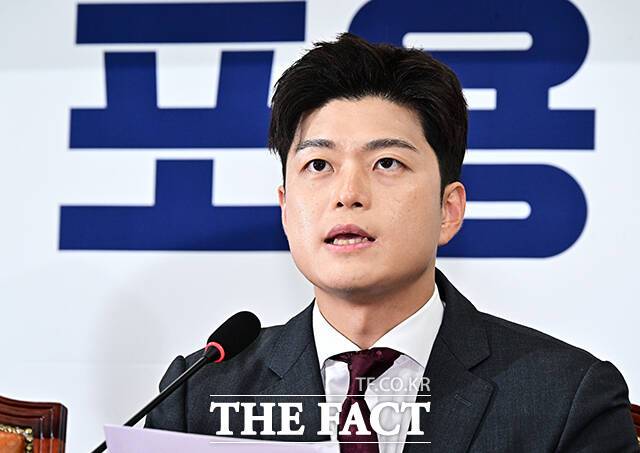 김용태 국민의힘 비상대책위원장이 19일 오전 서울 여의도 국회에서 열린 비리백화점 이재명 정부 인사청문회 대책회의에 참석해 모두발언을 하고 있다. /국회=배정한 기자