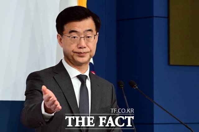 이재웅 외교부 대변인은 19일 주요 7개국(G7) 정상회의에서 무산된 한미 정상회담 재추진과 관련해 "한미 정상회담 등 고위급 교류와 관련해서는 미 측과 지속적으로 소통하고 있다"고 밝혔다. /임영무 기자