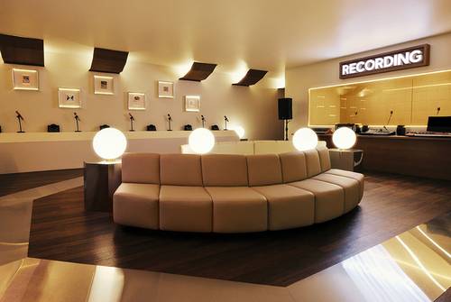 ‘세븐틴 에어비앤비 체험’ 공간 중 ‘레코딩 룸’(사진 에어비앤비)