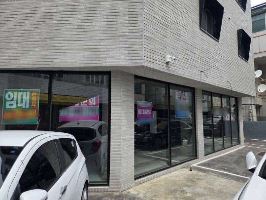 19일 오전 대전 서구 월평역 인근의 한 상가에 임대 현수막이 붙어있다. 이태희 기자