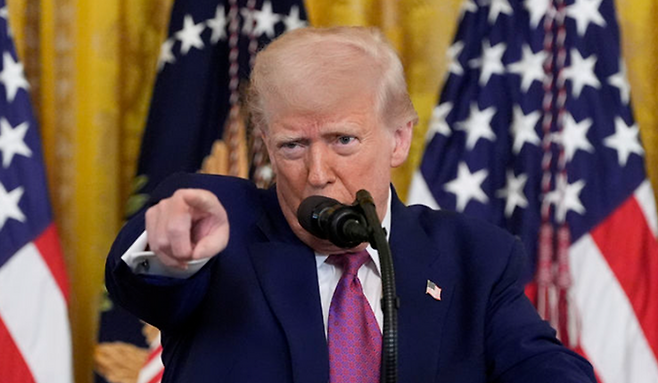 도널드 트럼프 미국 대통령이 지난 12일(현지시간) 워싱턴DC 백악관에서 연설하고 있다. ⓒAP/뉴시스