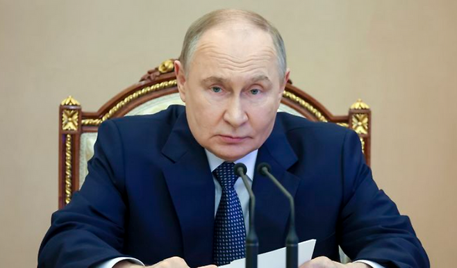 지난 11일 러시아 수도 모스크바에서 블라디미르 푸틴 러시아 대통령이 회의를 주재하고 있다. ⓒAP/뉴시스