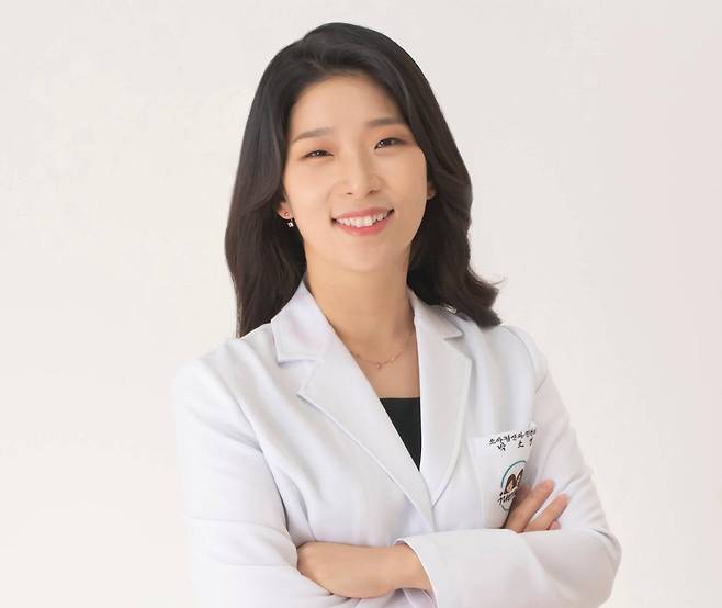 박소영 모아정신건강의학과 원장은 “아이의 뇌 발달 시기에는 가능한 사람과의 상호작용을 경험해야 하므로 콘텐츠 노출을 최대한 제한해야 한다”며 “아이 발달 수준에 맞게 하루 중 필요한 수면, 놀이, 식사 시간을 정하면 자연스럽게 의존이 줄어든다”고 말했다. 박소영 원장 제공