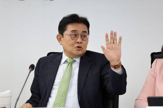 지난 6월11일 서울 여의도 한양빌딩 새미래민주당 당사에서 전병헌 새민주 대표가 최고위원회의를 주재하며 발언하고 있다.<새미래민주당 홈페이지 사진>