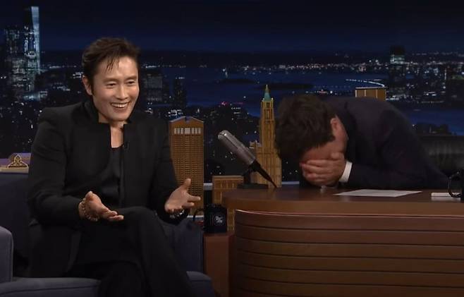 미국의 인기 TV 토크쇼에 출연한 이병헌. 사진 지미 팰런쇼 유튜브 캡처