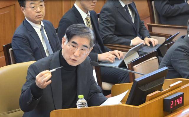 김용현 전 국방부 장관이 올해 1월 23일 서울 종로구 헌법재판소에서 열린 윤석열 전 대통령 탄핵심판 4차 변론기일에 증인으로 출석해 발언하고 있다. 헌법재판소 제공