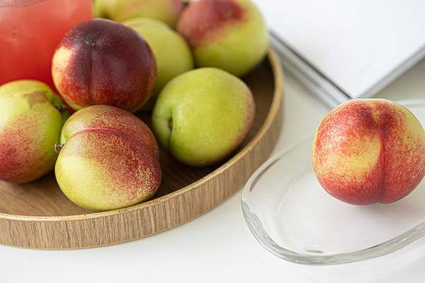 최근 여름 제철과일인 신비복숭아가 인기를 끌고 있다./사진=클립아트코리아