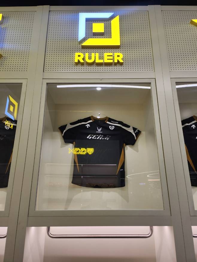 GGX에 전시된 '룰러' 박재혁의 유니폼. IS포토