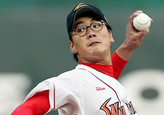 김광현은 2013년 안경 착용을 시도하다 2경기 만에 포기했다. [중앙포토]